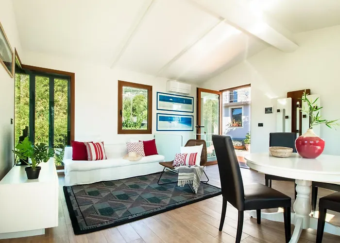 La Villetta 2 - Elegant And Cozy Cottage With Free Parking And A C