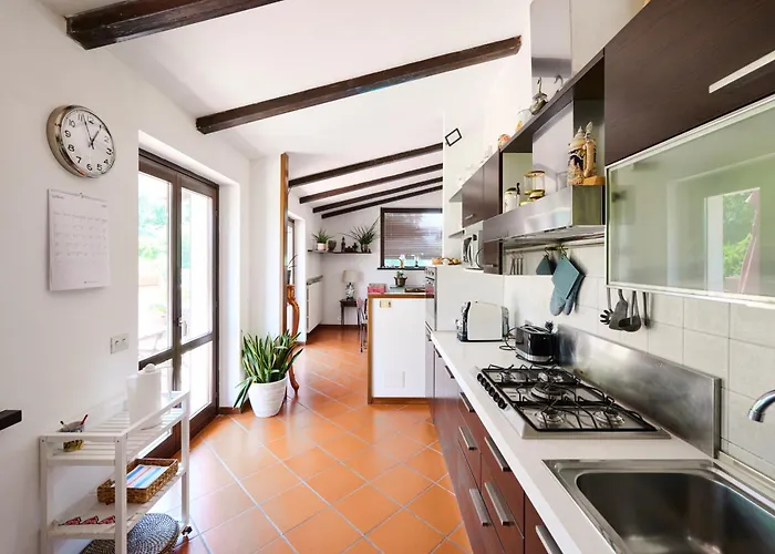 Apartment In Villa La Carruba